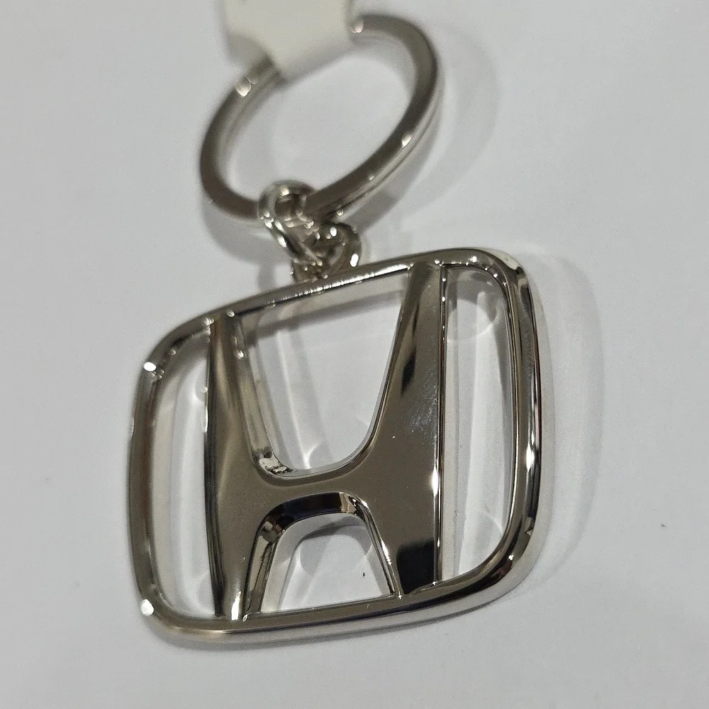 Honda Silver-Tone Keychain – Car Logo Accessory for Men & Women - Unisex